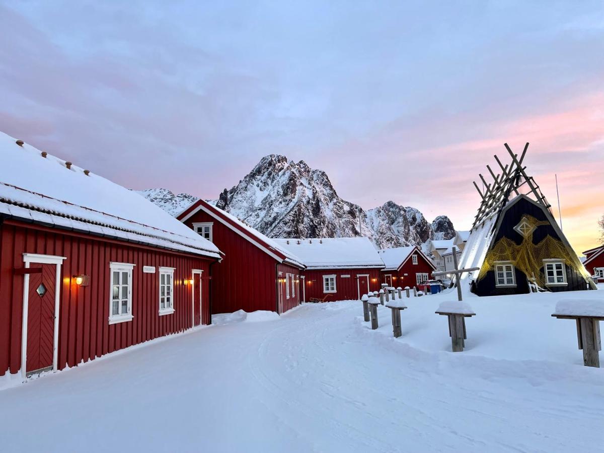 Anker Brygge Hotel Svolvaer Exterior photo The Lofoten archipelago is a popular tourist destination.