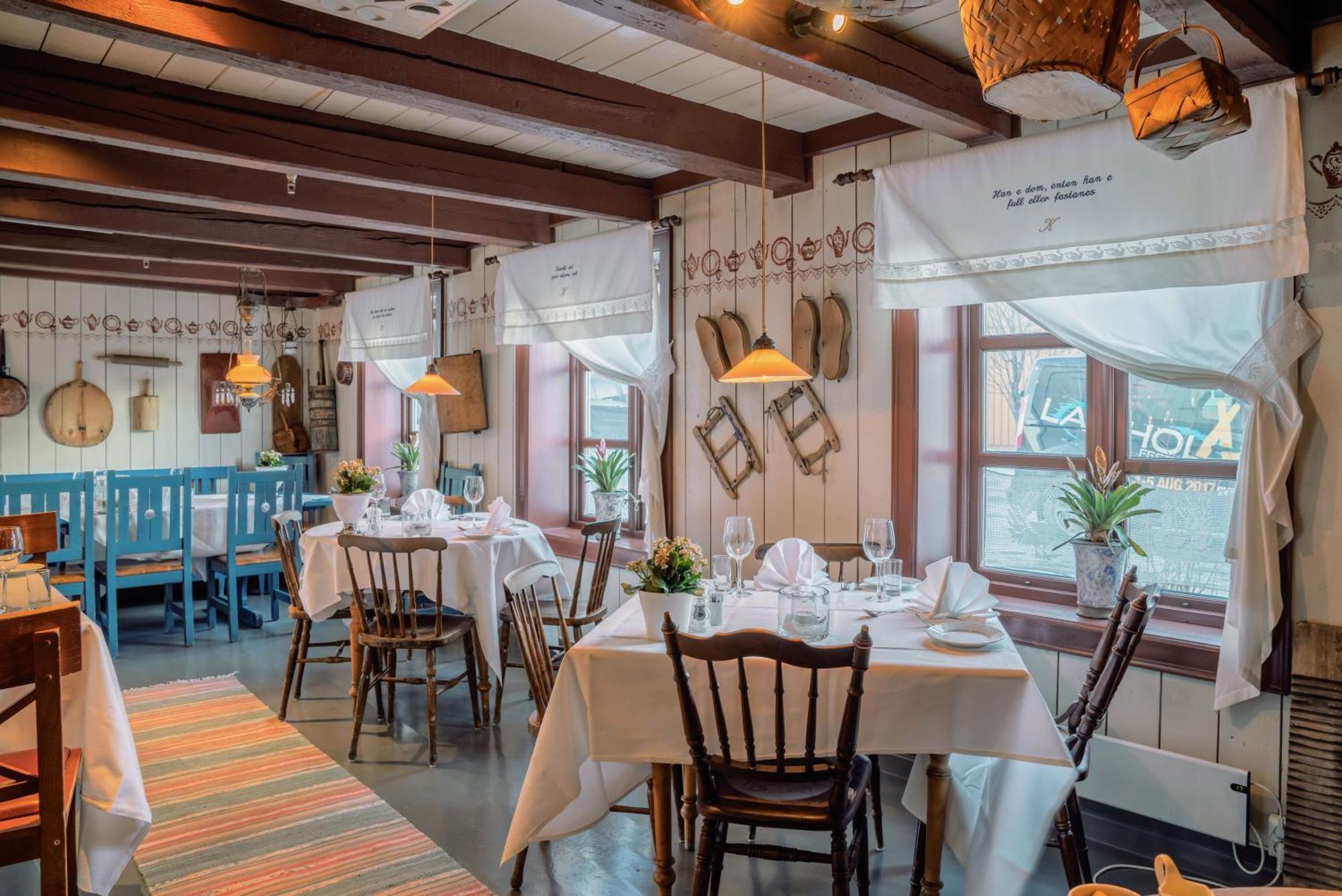 Anker Brygge Hotel Svolvaer Exterior photo Restaurant interior