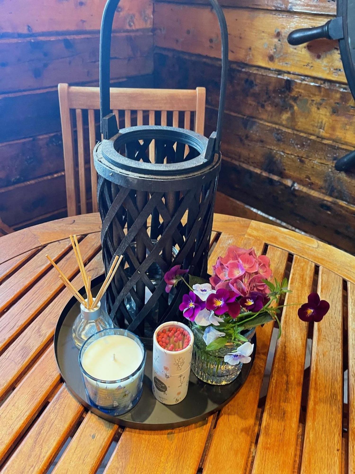 Anker Brygge Hotel Svolvaer Exterior photo A candle lantern