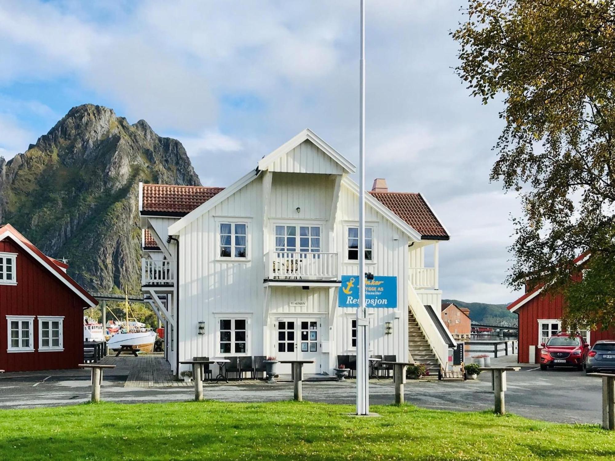 Anker Brygge Hotel Svolvaer Exterior photo The old school house in Sunde