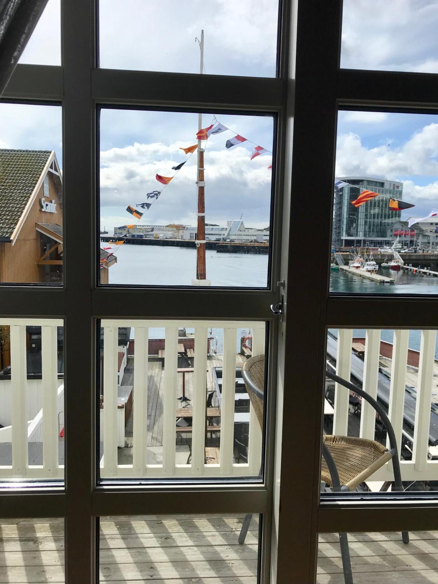 Anker Brygge Hotel Svolvaer Exterior photo View of the marina from the apartment