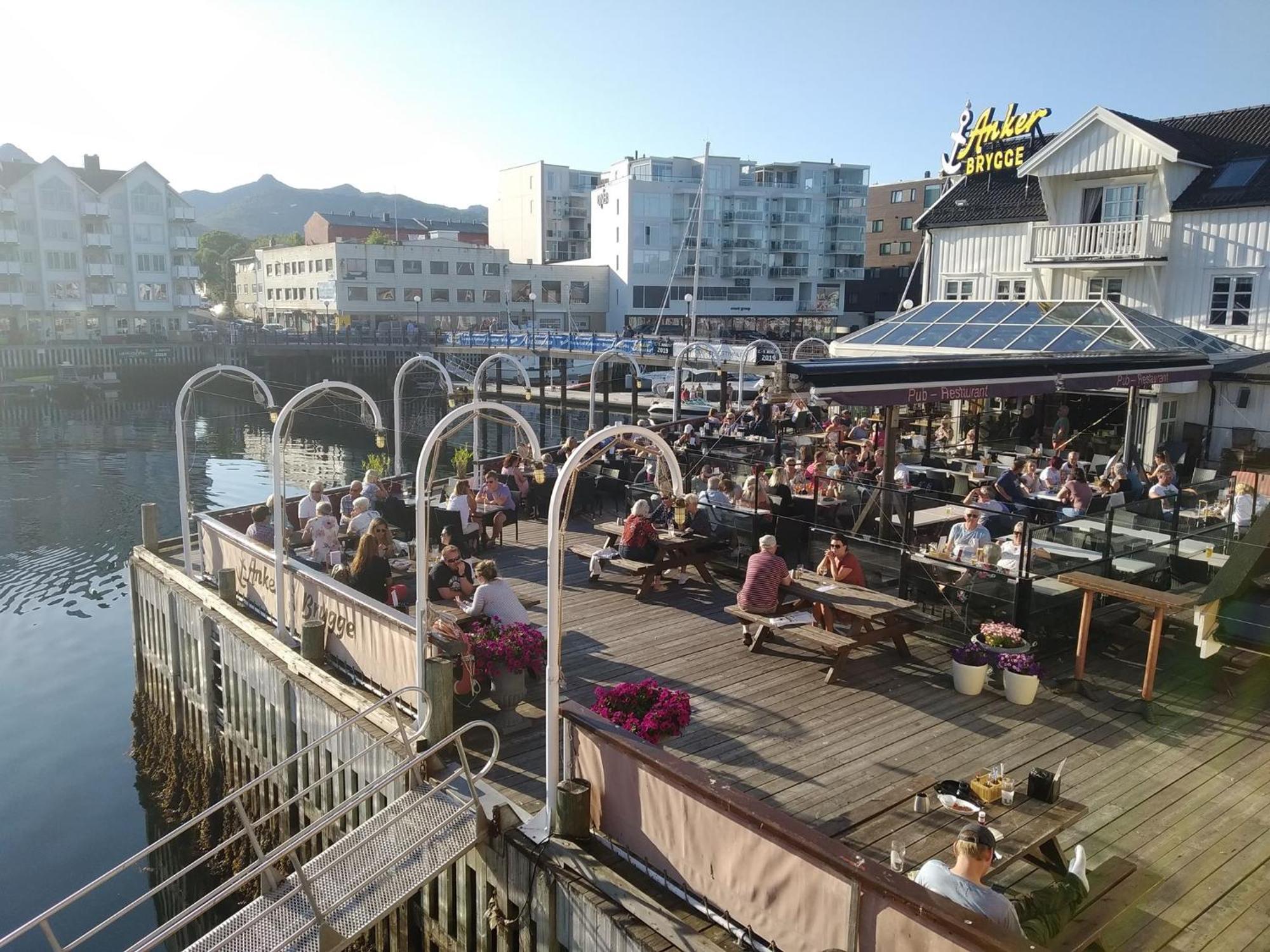 Anker Brygge Hotel Svolvaer Exterior photo The restaurant in 2016