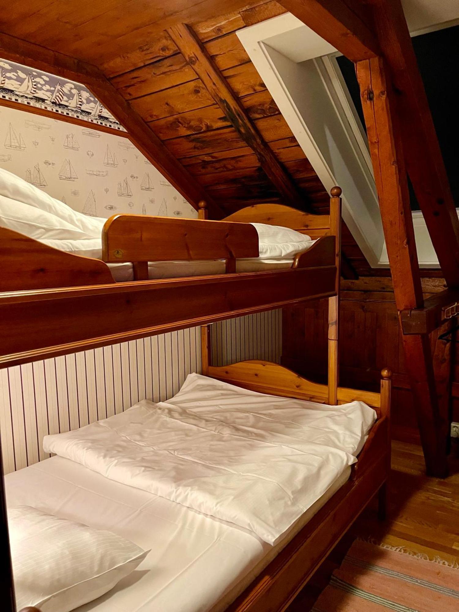 Anker Brygge Hotel Svolvaer Exterior photo Bunk beds